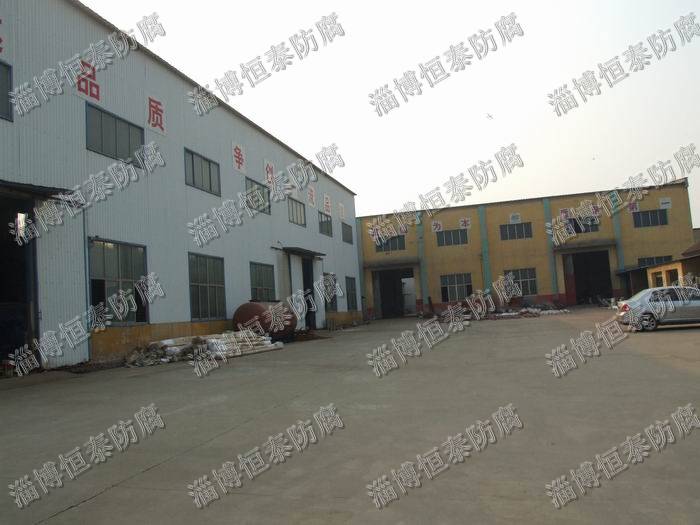 公司水處理設(shè)備車(chē)間（左），熱襯車(chē)間（前）